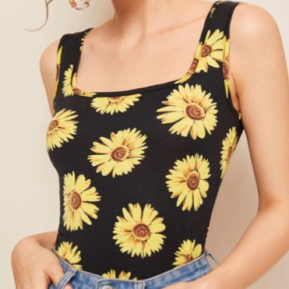 BLACK SUNFLOWER PRINT FORM FITTING TANK TOP - Picture 2 of 11